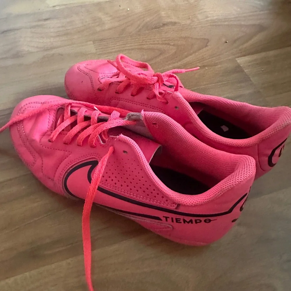 Nike Tiempo‎ Soccer Cleats Pink Youth Size 4.5Y Indoor Turf Shoes
